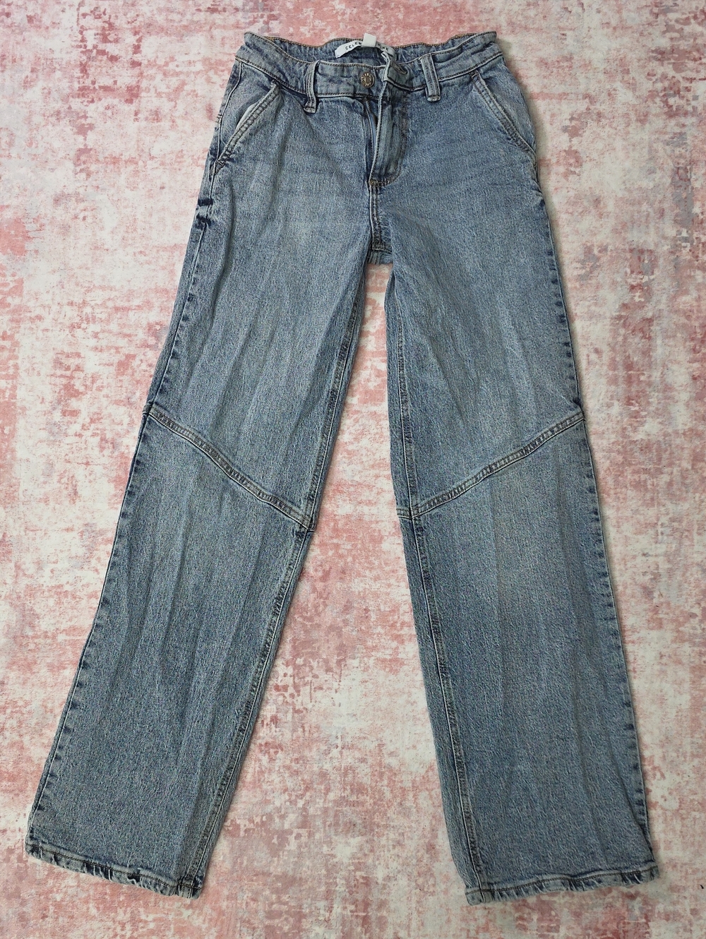 Celebrity Pink Exaggerated curved diagonal‎ seam